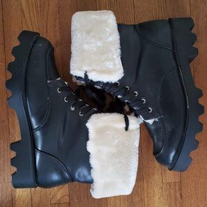 🖤Hot Topic Fur-Lined Combat Boots🖤